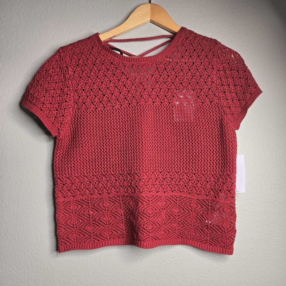 Jessica Simpson Textured Red Short Sleeve Top - Picture 5 of 11